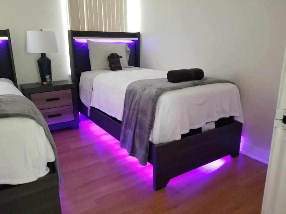 Holiday home Luxury And Spacious 5 Bedroom Private House By Melrose Wifi Tv Backyard Free Parking Close To The Grove Hollywood Walk Of Fame